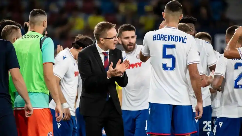 Valdas Dambrauskas talks to his players during the Conference League play-off match between Villarreal CF and Hajduk Split