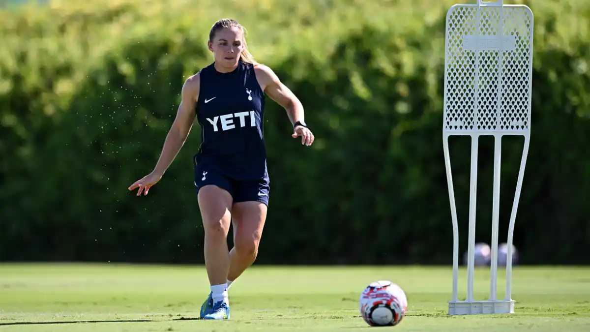 Kirsty Hanson in Tottenham training