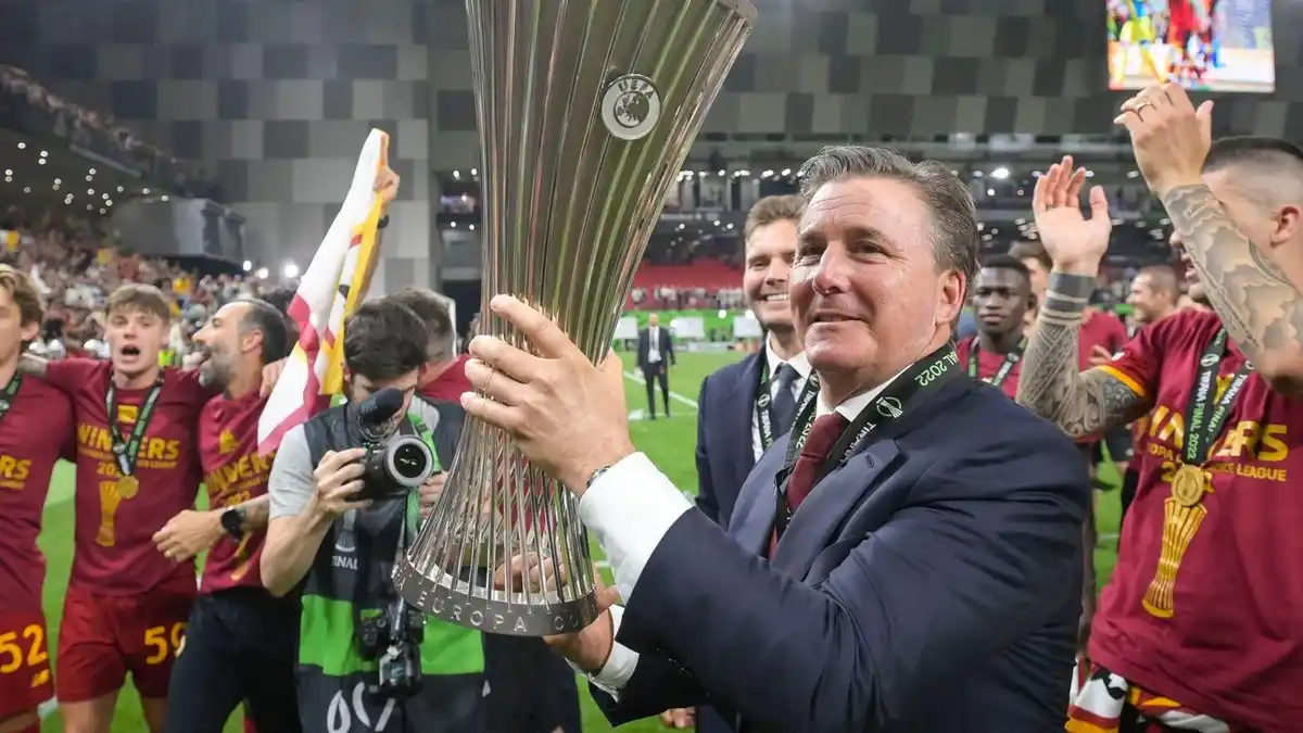 Dan Friedkin with the Conference League trophy after AS Roma won the competition in 2022