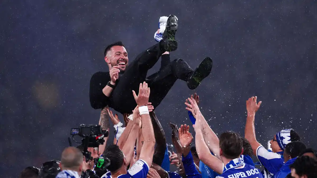 Image of Francesco Farioli, Head Coach of FC Porto, thrown in the air by FC Porto players as they celebrate their championship after the Primeira Liga match between FC Porto and FC Alverca at Estadio do Dragao on May 02, 2026