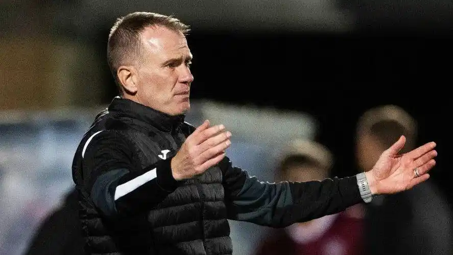 Glenn Whelan in the Livingston dugout