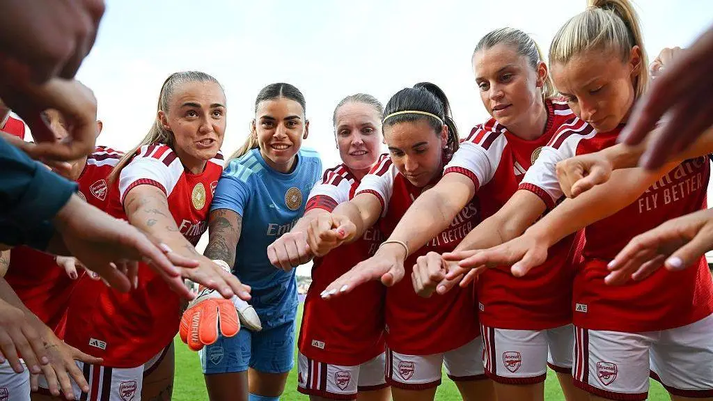 Arsenal players including Georgia Stanway and Alessia Russo put their hands towards the camera